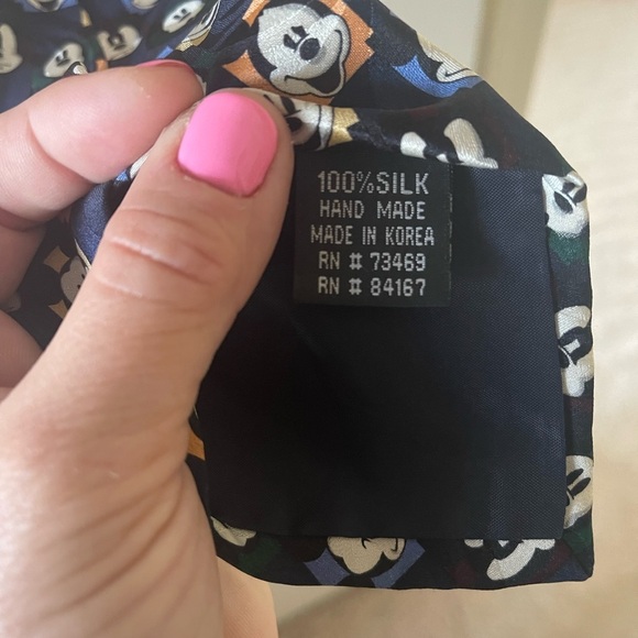 Disney Mickey Tie - Picture 5 of 6